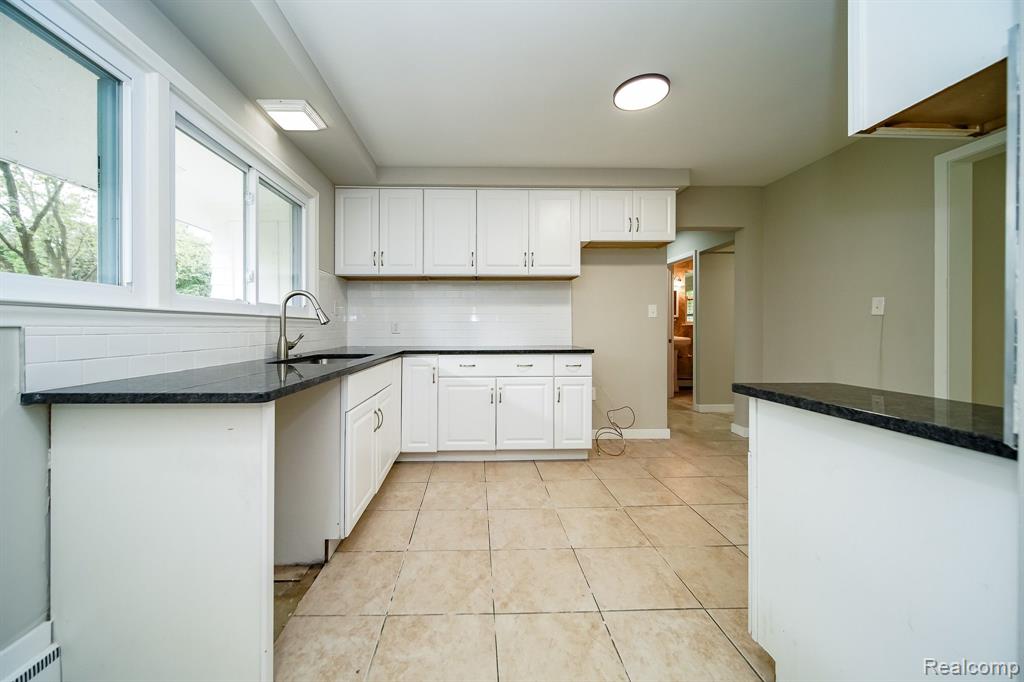 29200 Utley Road Farmington Hills, MI 48334 - Photo 8 of 64