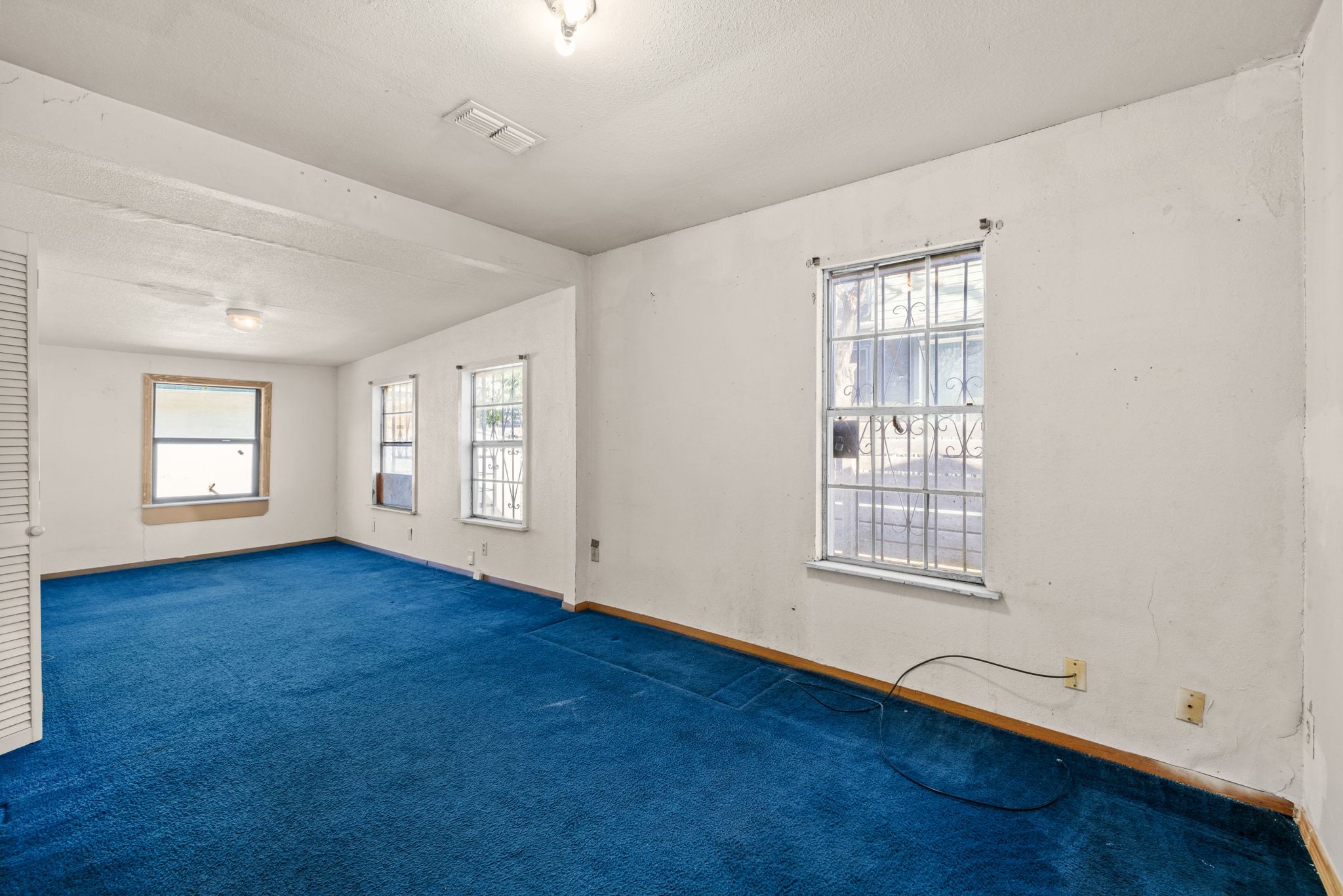 1114 Richardine Avenue Austin, TX 78721 - Photo 16 of 27 an empty room with wooden floor and windows