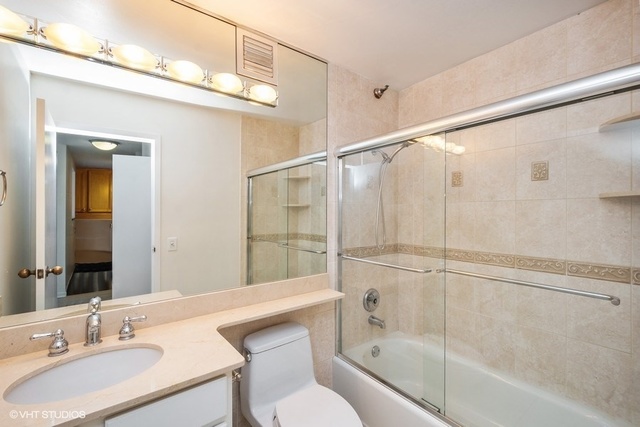 33 West Delaware Place, Unit 9H Chicago, IL 60610 - Photo 11 of 14