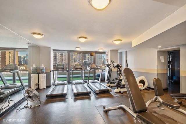33 West Delaware Place, Unit 9H Chicago, IL 60610 - Photo 13 of 14