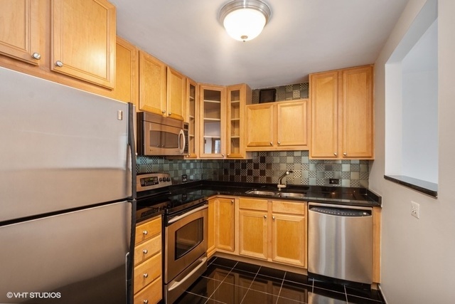 33 West Delaware Place, Unit 9H Chicago, IL 60610 - Photo 8 of 14