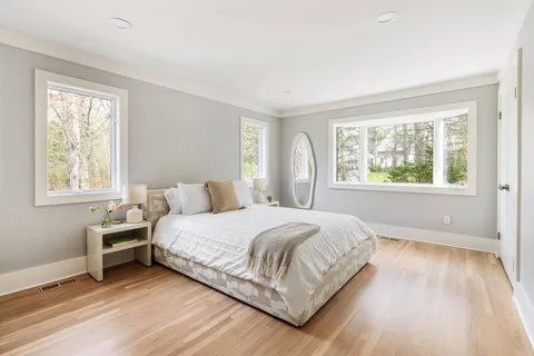 $3,495,000 | 25 White Oak Lane, Southampton, NY 11968