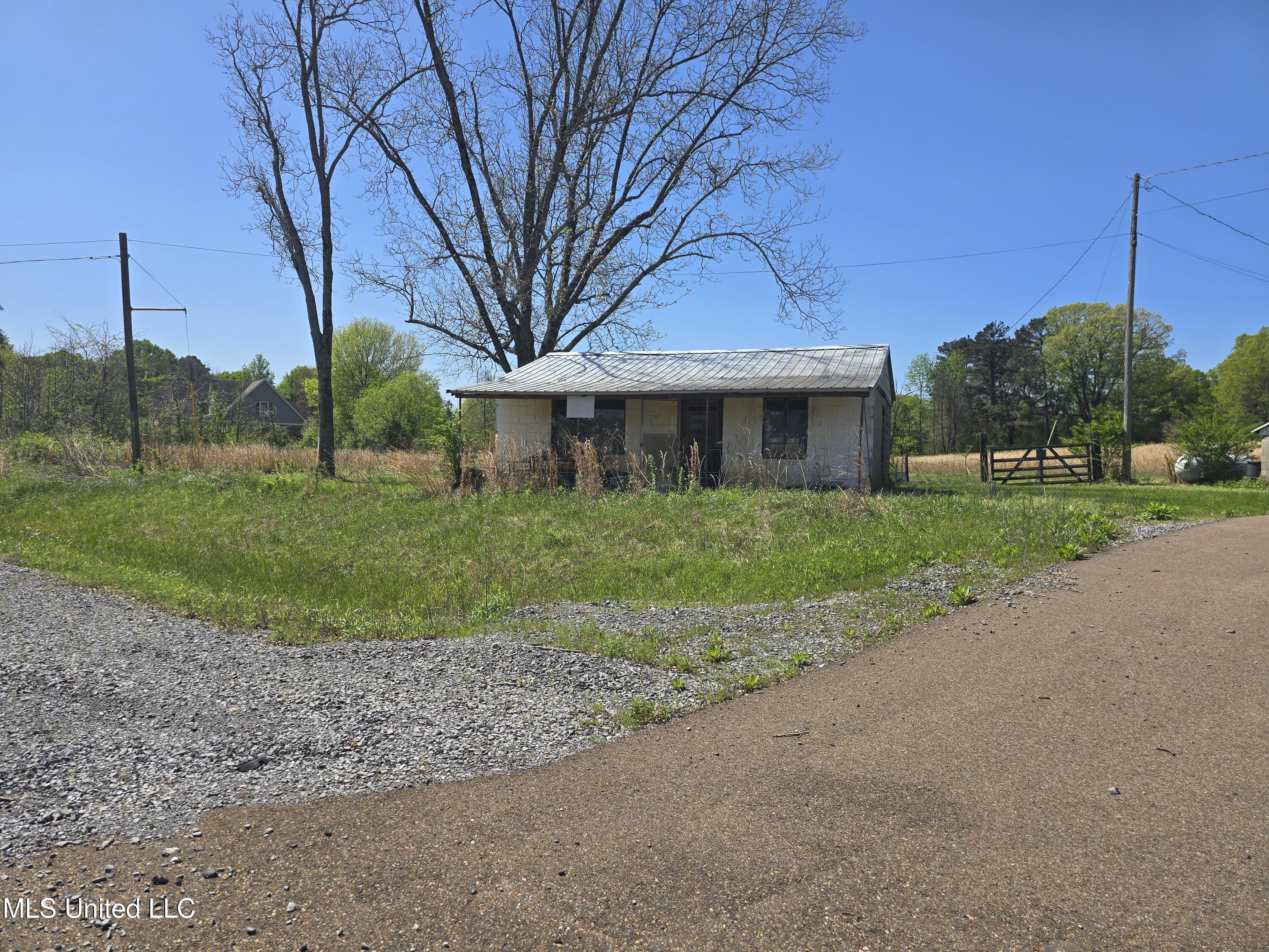 3561 Johnston Road Hernando, MS 38632 - Photo 2 of 7 20250408_120317