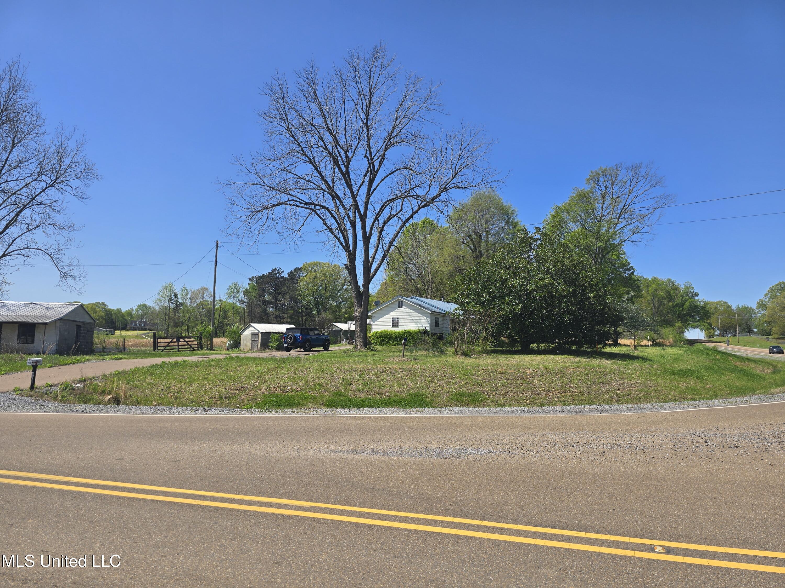 3561 Johnston Road Hernando, MS 38632 - Photo 3 of 7 20250408_120339
