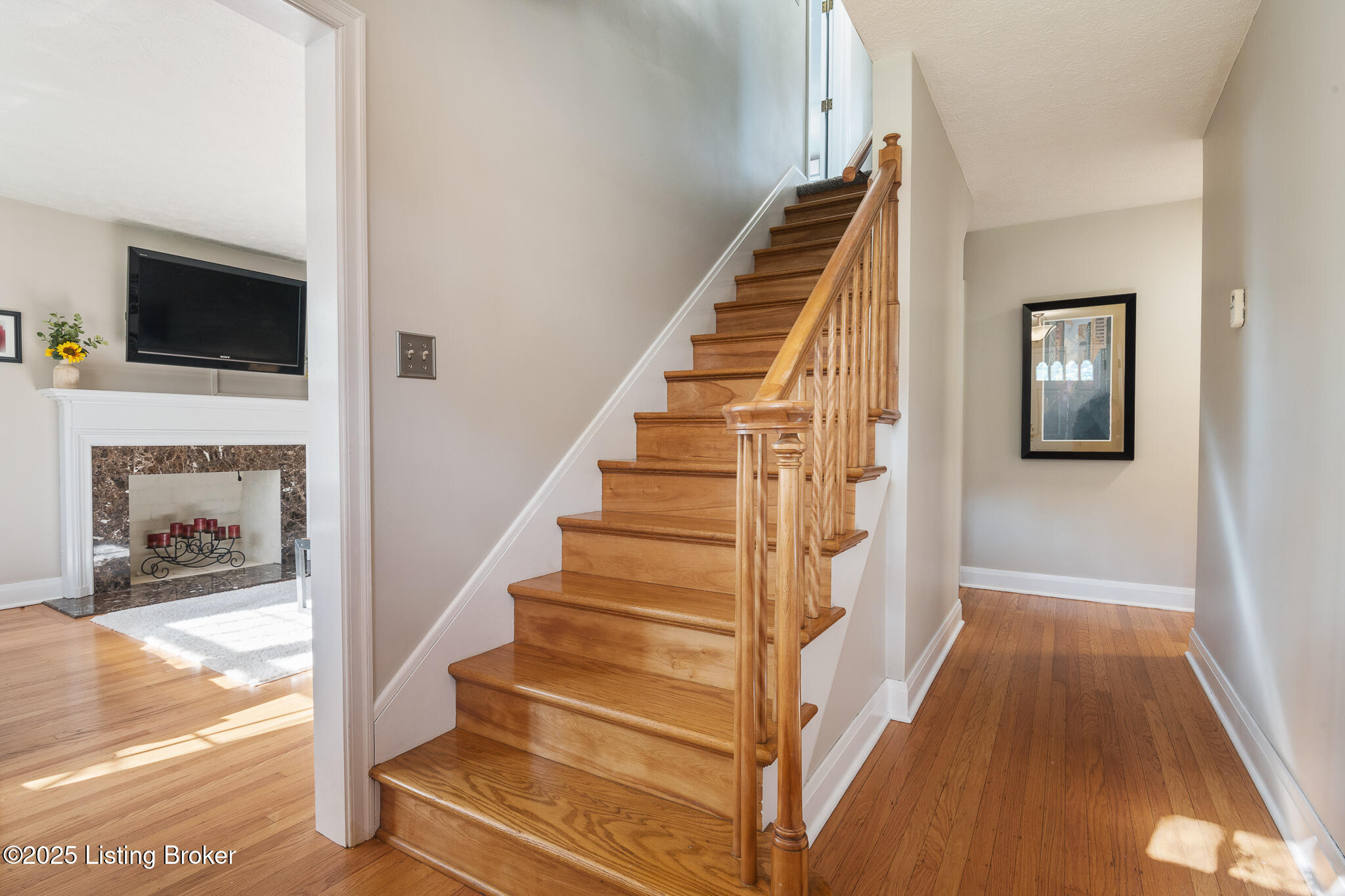 3109 Chickadee Road Louisville, KY 40213 - Photo 4 of 35 Foyer