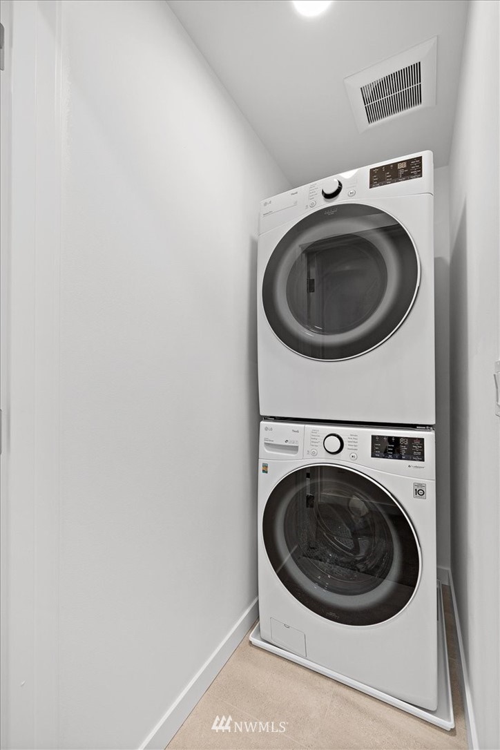 1271 North 145th Street Seattle, WA 98133 - Photo 25 of 32 a utility room with a washer and dryer