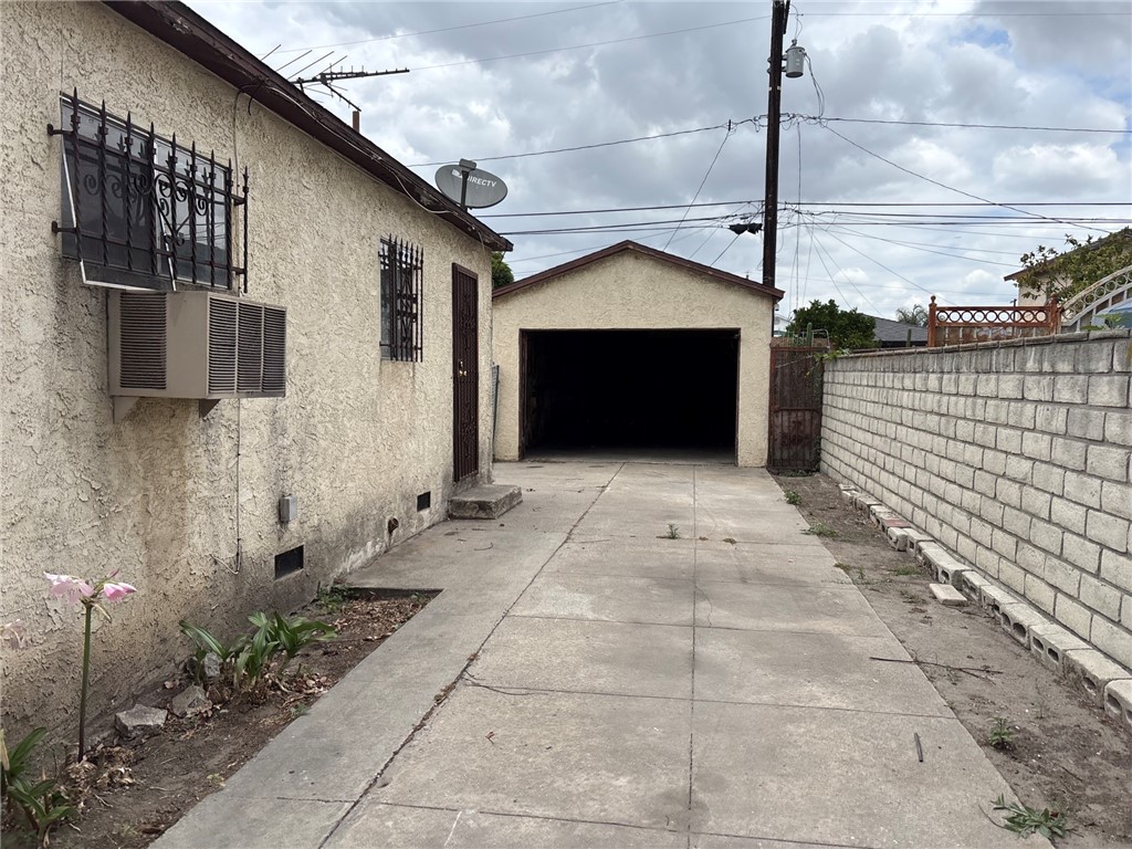 443 West Cedar Street Compton, CA 90220 - Photo 3 of 38