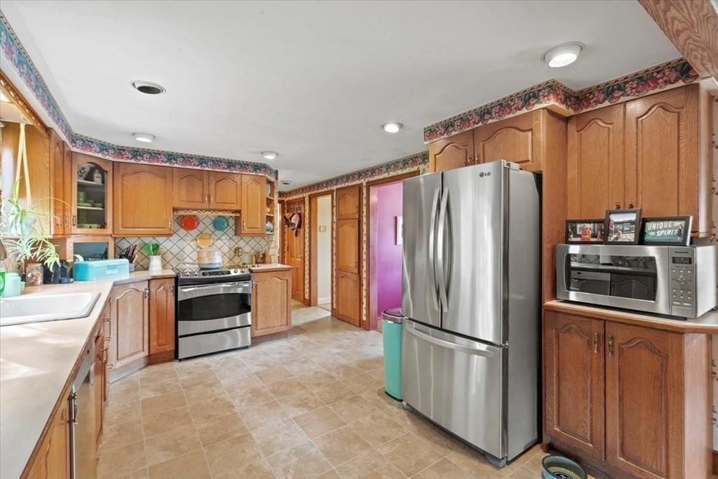 30 Mohawk Street Danvers, MA 01923 - Photo 11 of 36