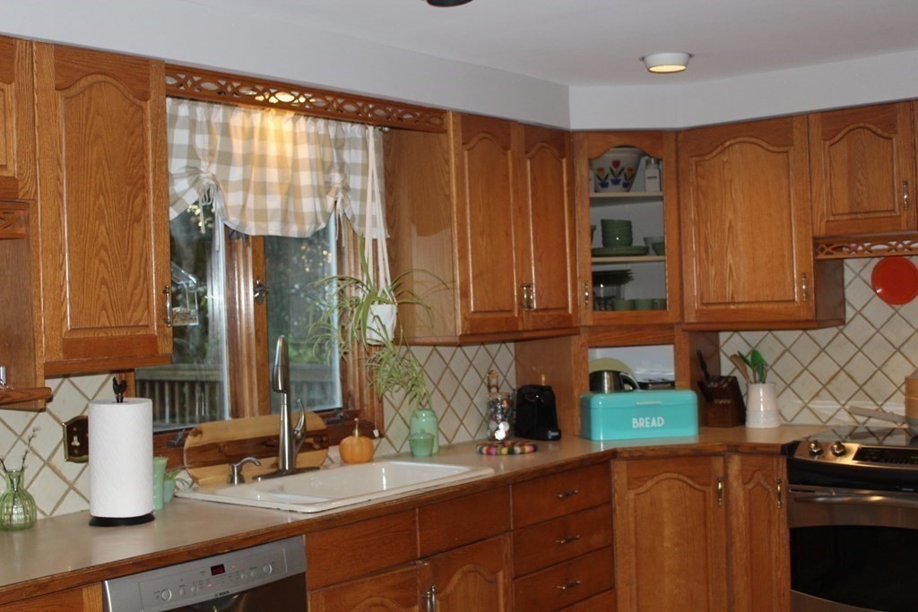 30 Mohawk Street Danvers, MA 01923 - Photo 9 of 36