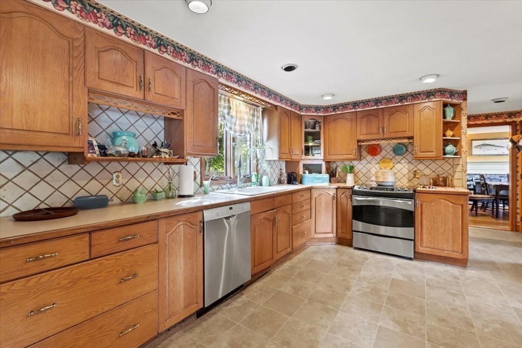 30 Mohawk Street Danvers, MA 01923 - Photo 10 of 36