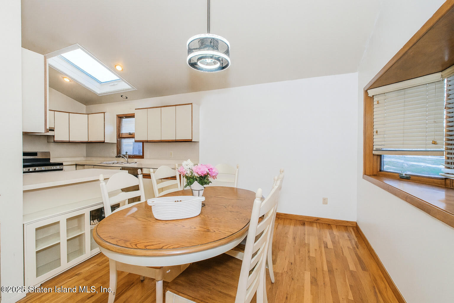 154 Merrill Avenue Staten Island, NY 10314 - Photo 11 of 21 a kitchen with a table and chairs