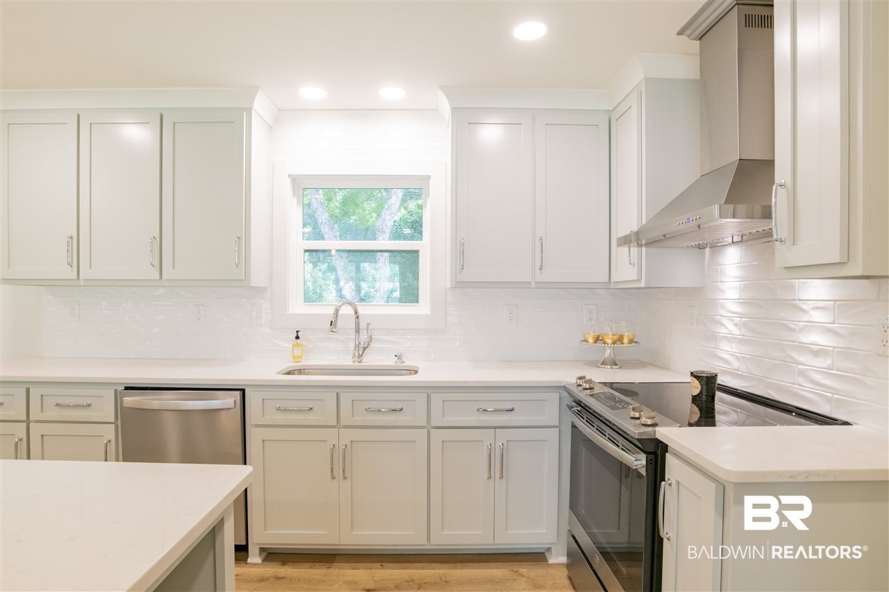 404 Tulip Terrace Fairhope, AL 36532 - Photo 9 of 26 GORGEOUS KITCHEN