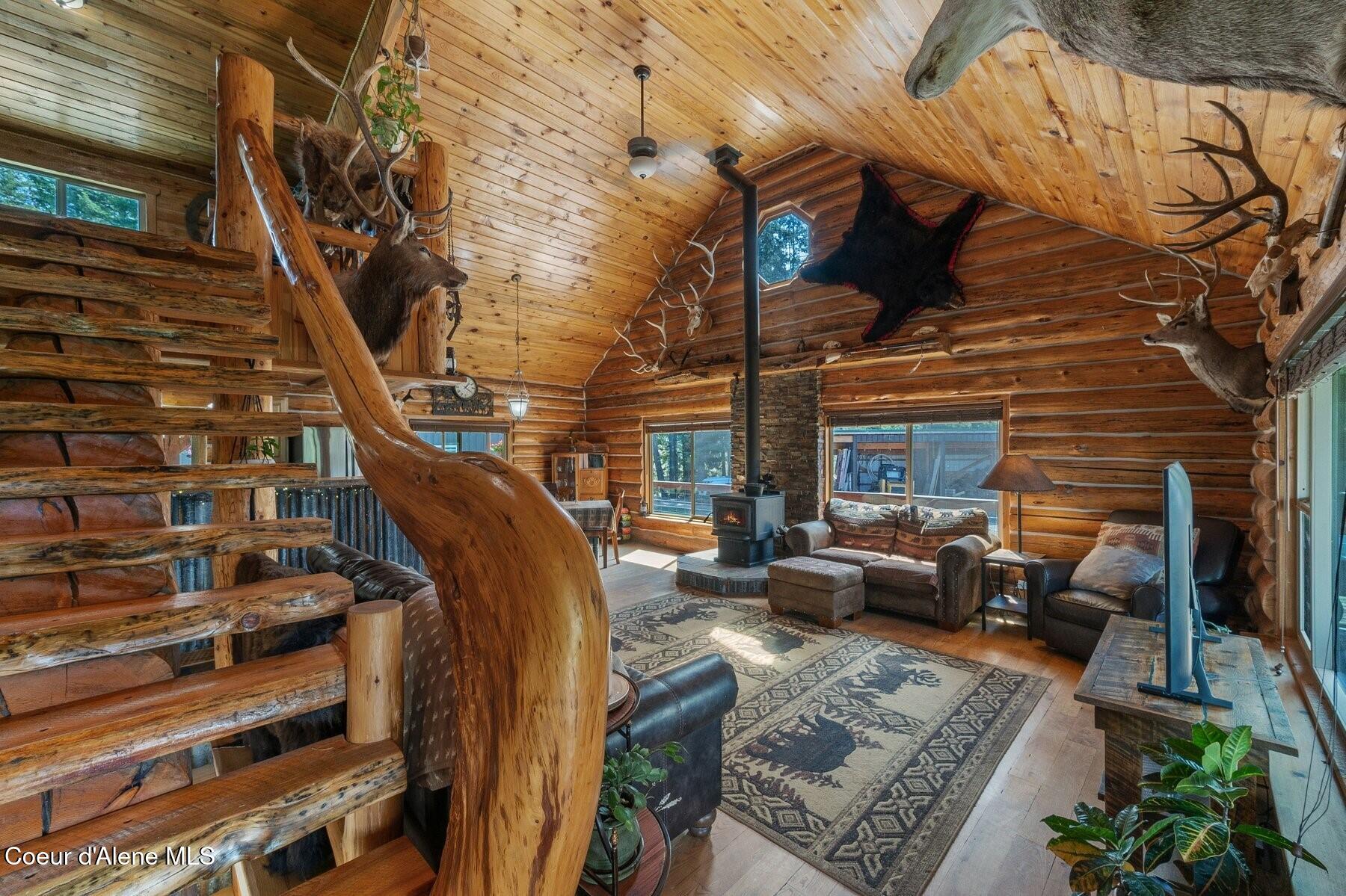 124 Brown Creek Road Naples, ID 83847 - Photo 14 of 65 Great Room