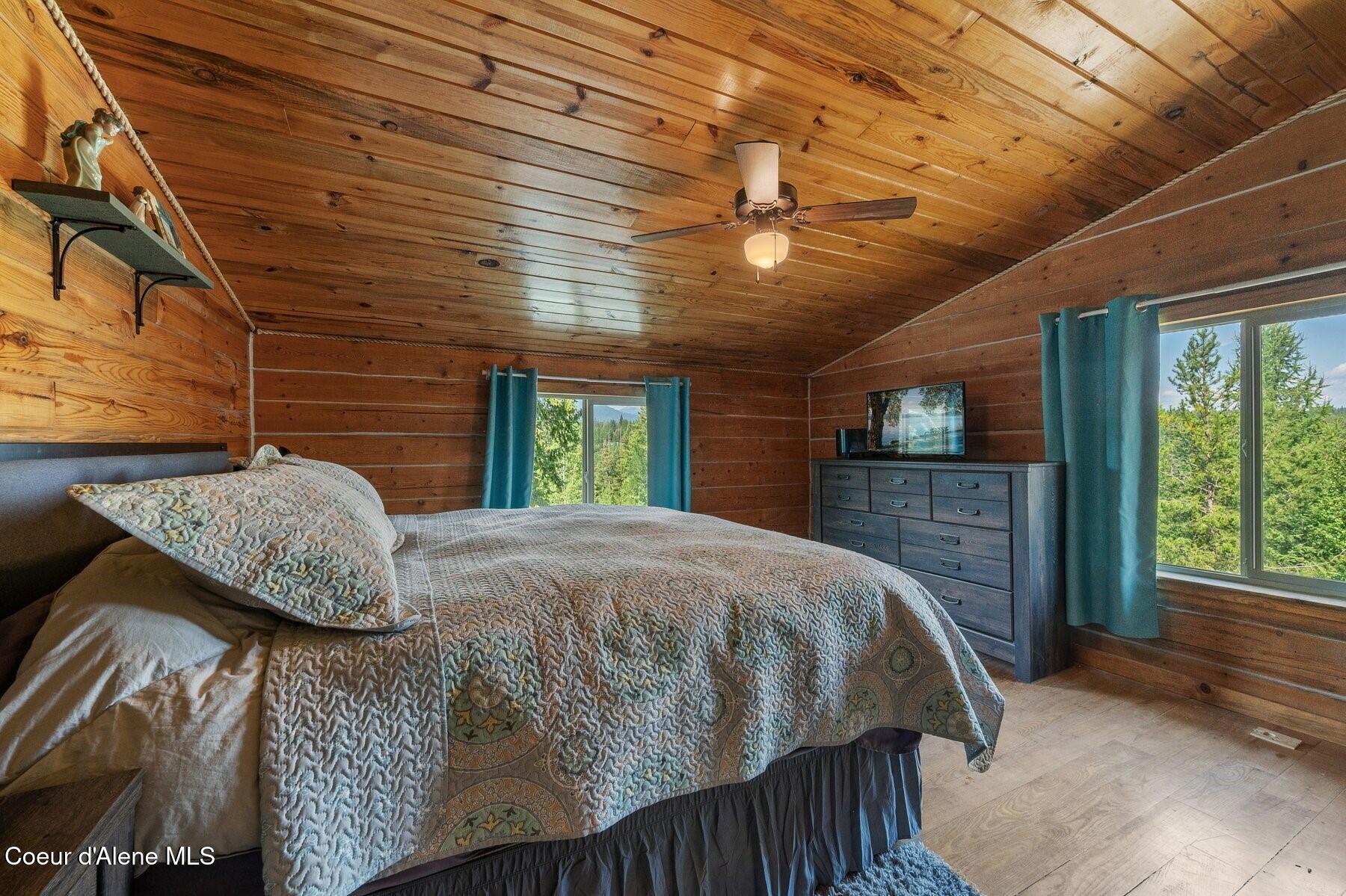 124 Brown Creek Road Naples, ID 83847 - Photo 17 of 65 Primary Suite