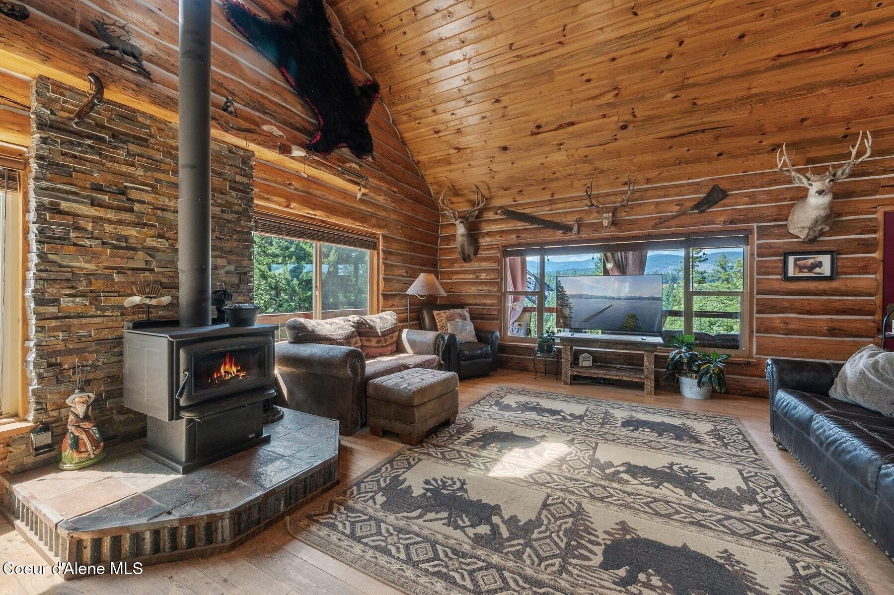 124 Brown Creek Road Naples, ID 83847 - Photo 2 of 65 Great Room