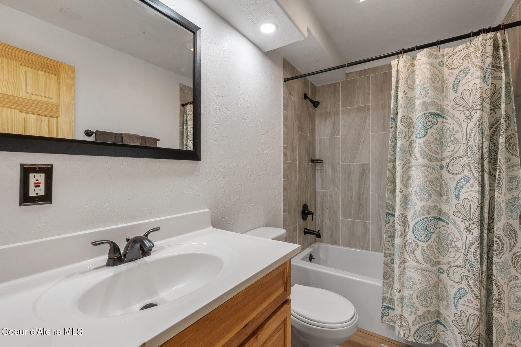 124 Brown Creek Road Naples, ID 83847 - Photo 23 of 65 Newly Remodeled Bathroom