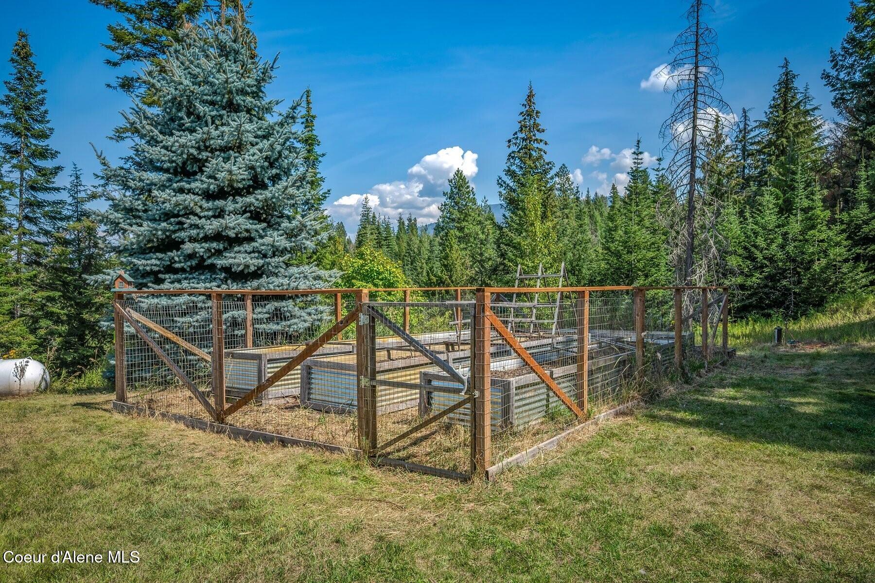 124 Brown Creek Road Naples, ID 83847 - Photo 38 of 65 Fenced Garden