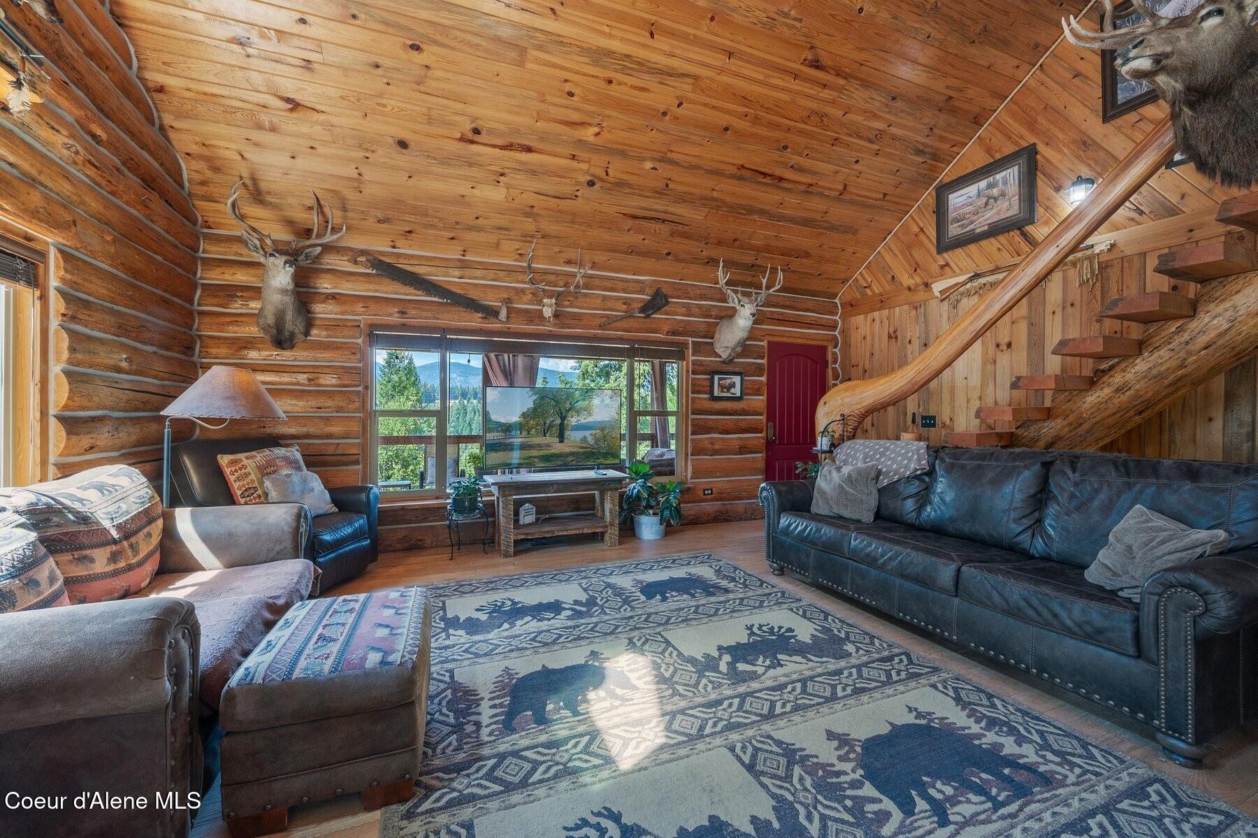 124 Brown Creek Road Naples, ID 83847 - Photo 4 of 65 Great Room