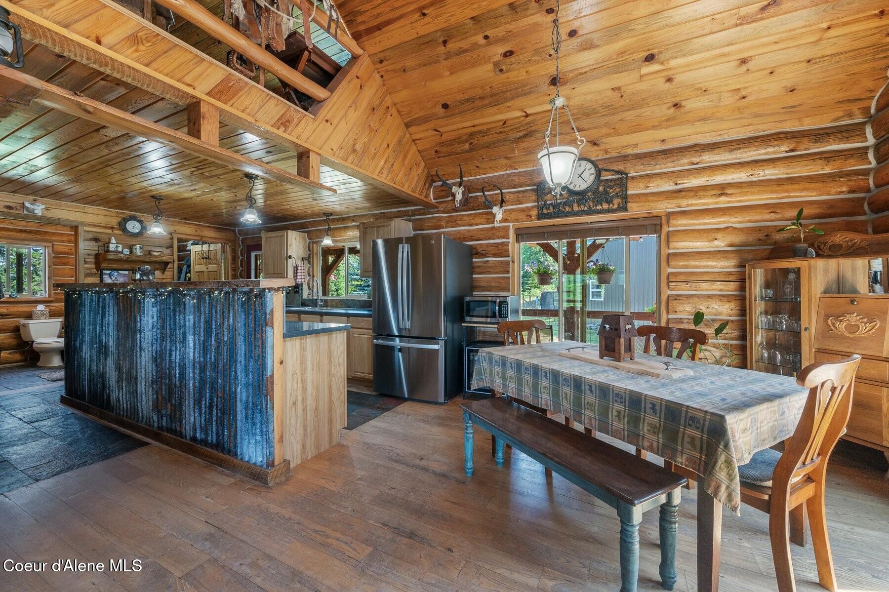 124 Brown Creek Road Naples, ID 83847 - Photo 5 of 65 Dining and Kitchen