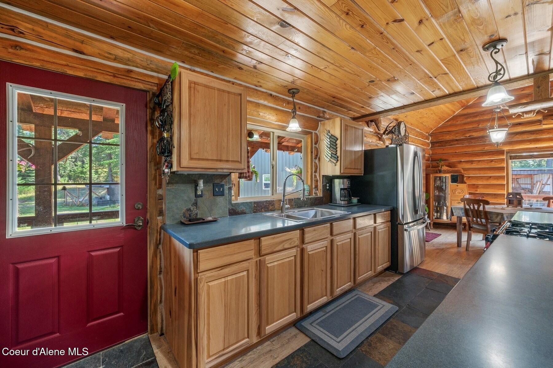 124 Brown Creek Road Naples, ID 83847 - Photo 6 of 65 Kitchen