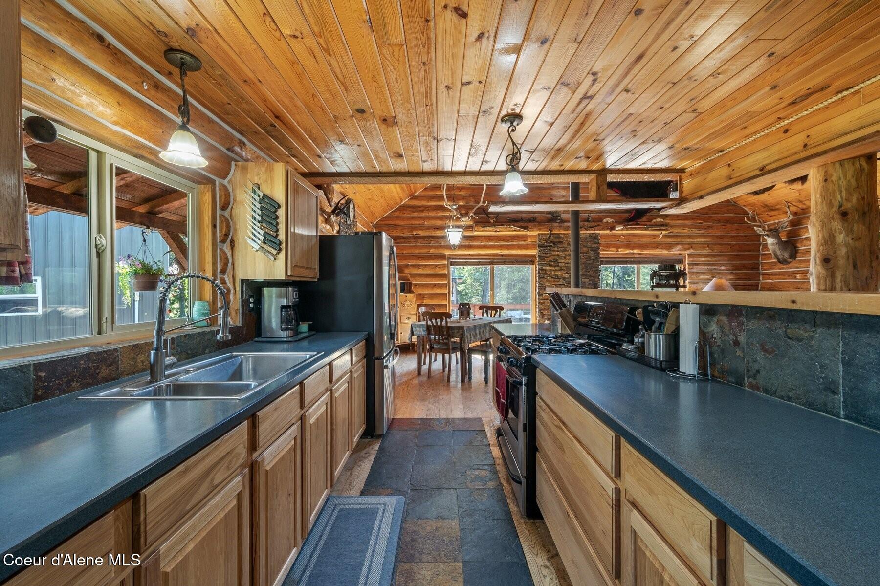 124 Brown Creek Road Naples, ID 83847 - Photo 8 of 65 Kitchen