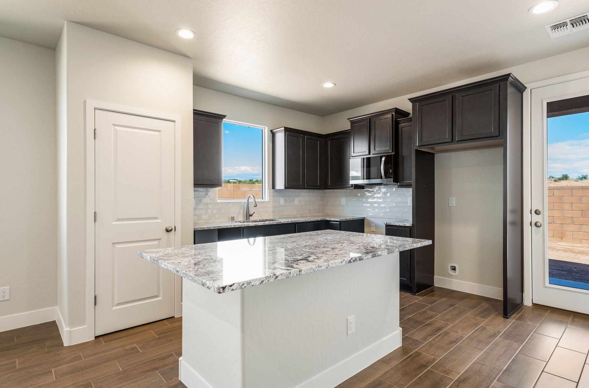 6932 Sydney Drive Northeast Rio Rancho, NM 87144 - Photo 7 of 27 Gallery Image 7