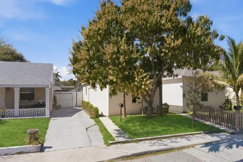 $359,900 | 607 North F Street, Lake Worth, FL 33460