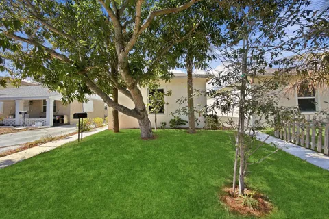 $359,900 | 607 North F Street, Lake Worth, FL 33460