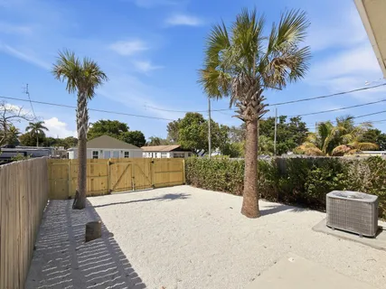 $359,900 | 607 North F Street, Lake Worth, FL 33460