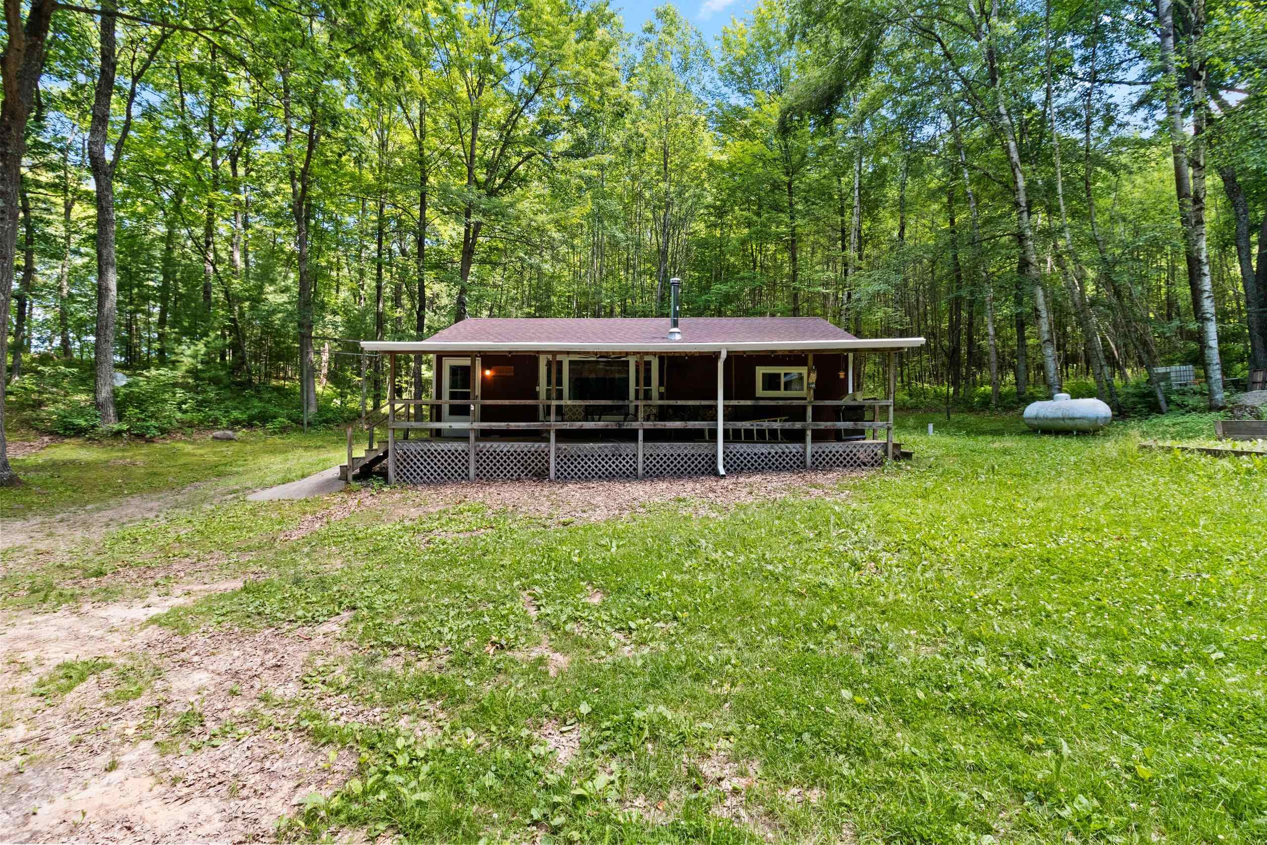E559 Indian Valley Road Waupaca, WI 54981 - Photo 3 of 45