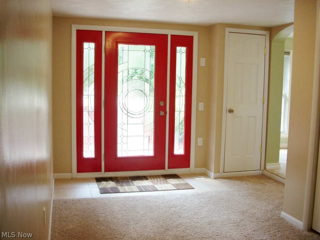 6931 North Ridge Road East Geneva, OH 44041 - Photo 5 of 25 Front entry with ceramic just inside the door.