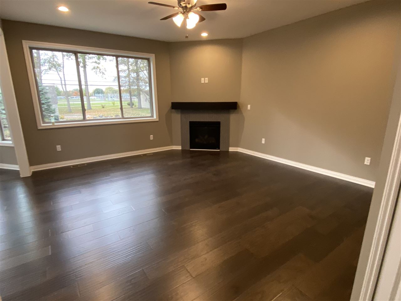 3174 Emmons Avenue Rochester, MI 48307 - Photo 13 of 43 50011314-12.JPG