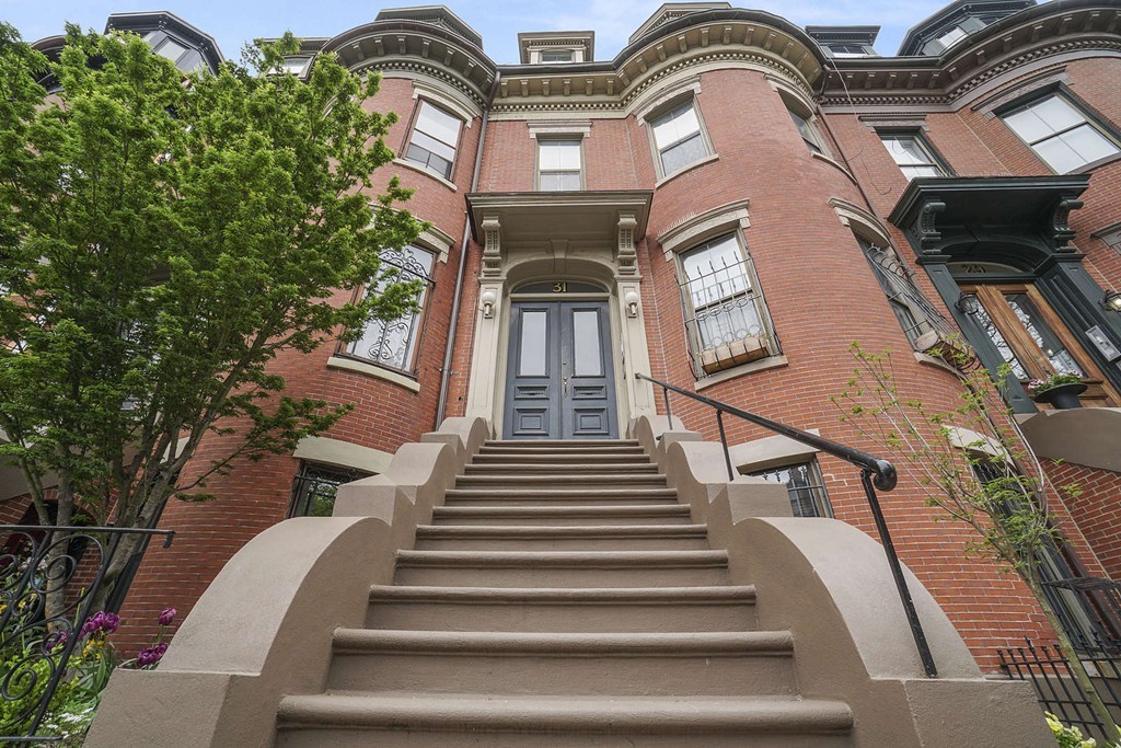 31 Concord Square, Unit 1 Boston, MA 02118 - Photo 1 of 30
