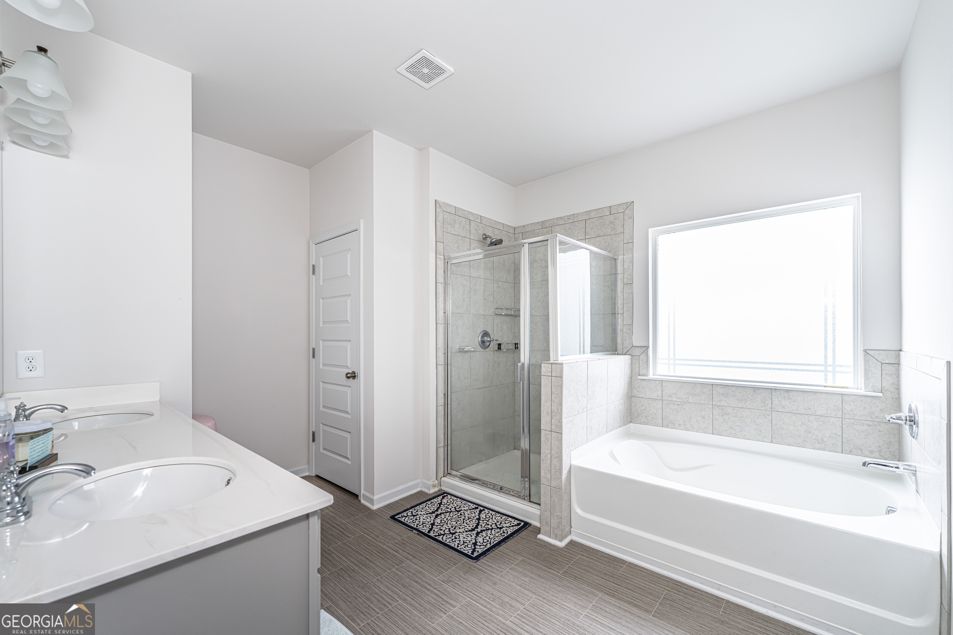 84 Royal Oak Drive Northeast Rome, GA 30165 - Photo 15 of 27 a bathroom with a tub sink and a mirror