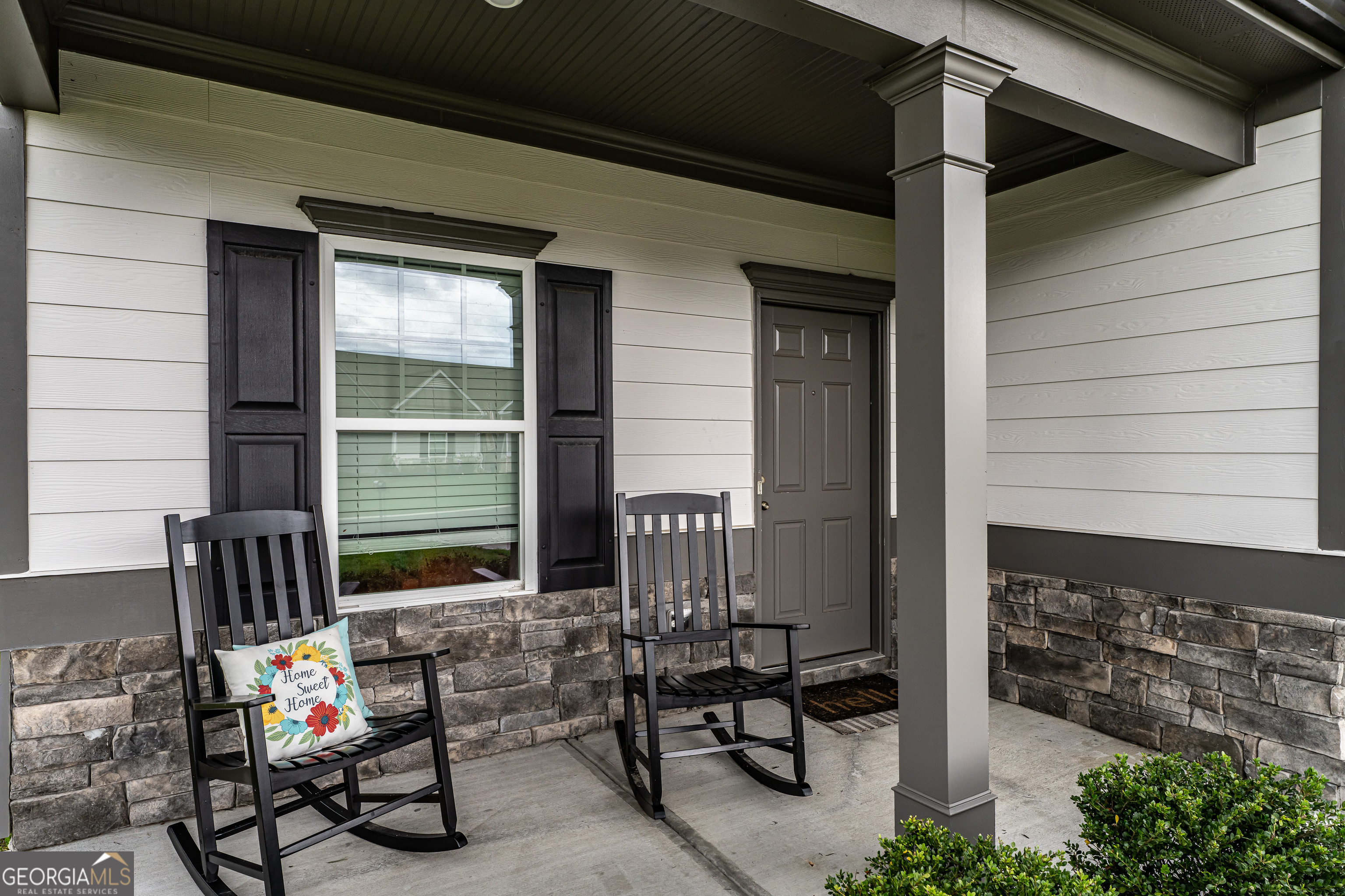 84 Royal Oak Drive Northeast Rome, GA 30165 - Photo 2 of 27 a outdoor living space with furniture