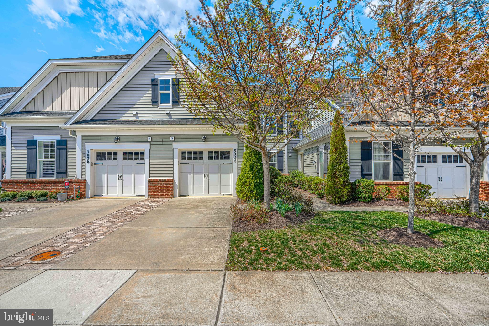 Front entrance garage for one car
