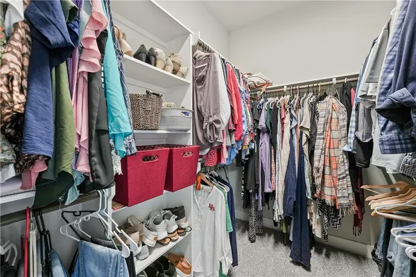 a view of a livingroom with furniture and a ceiling fan