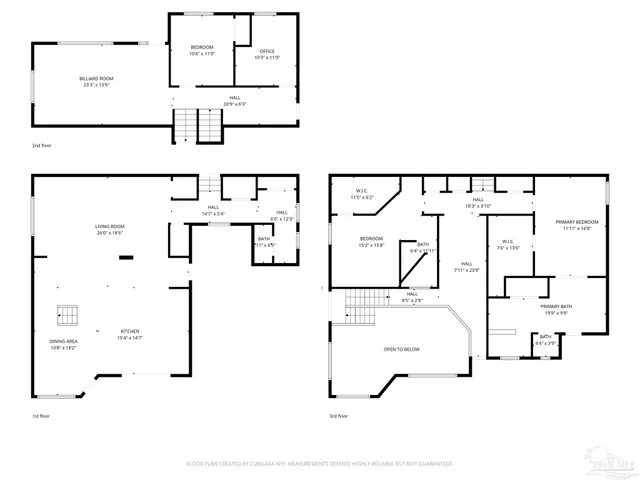 a view of a backyard with green space