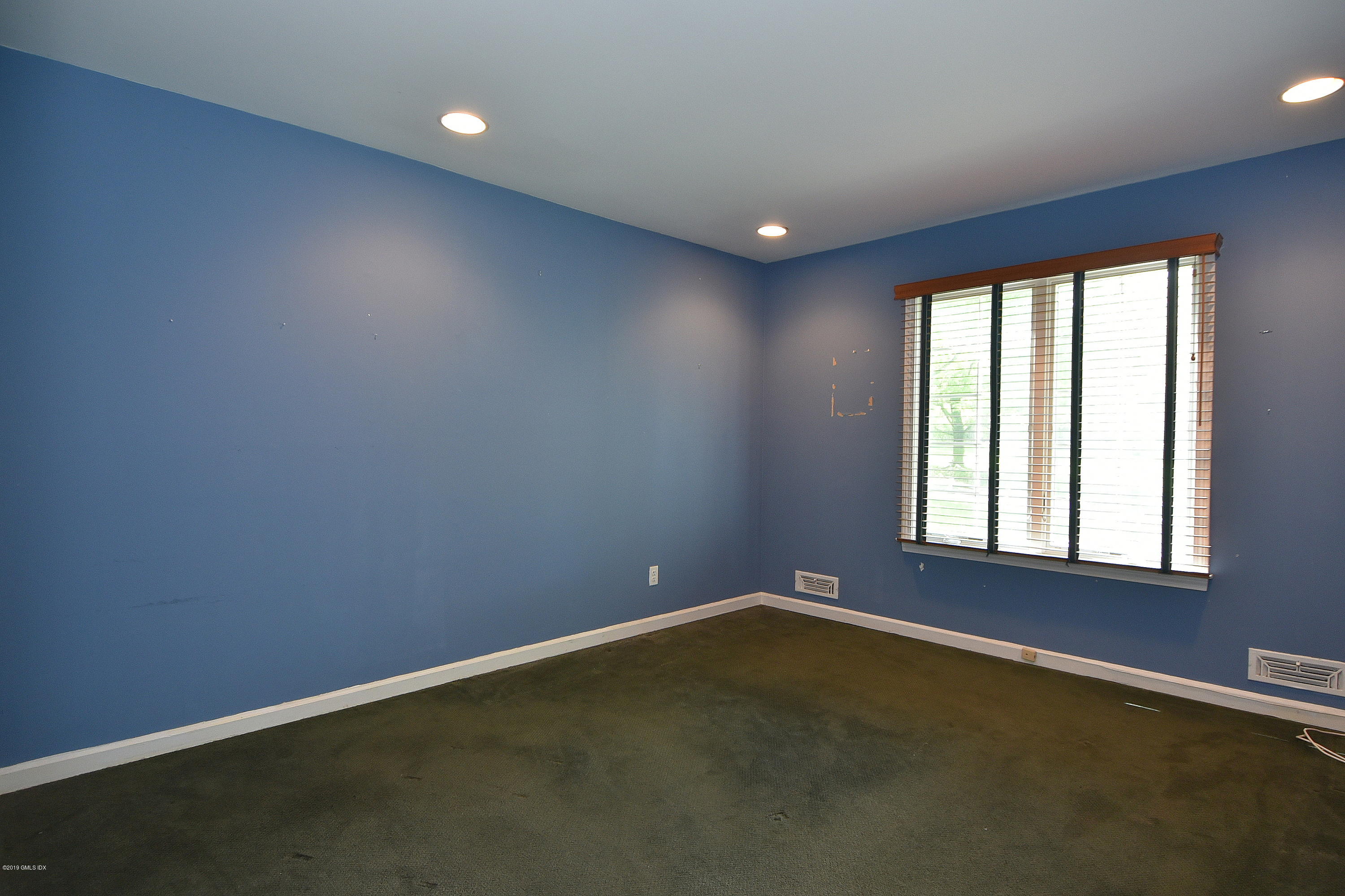 1 Tinker Lane Greenwich, CT 06830 - Photo 25 of 30 an empty room with a window