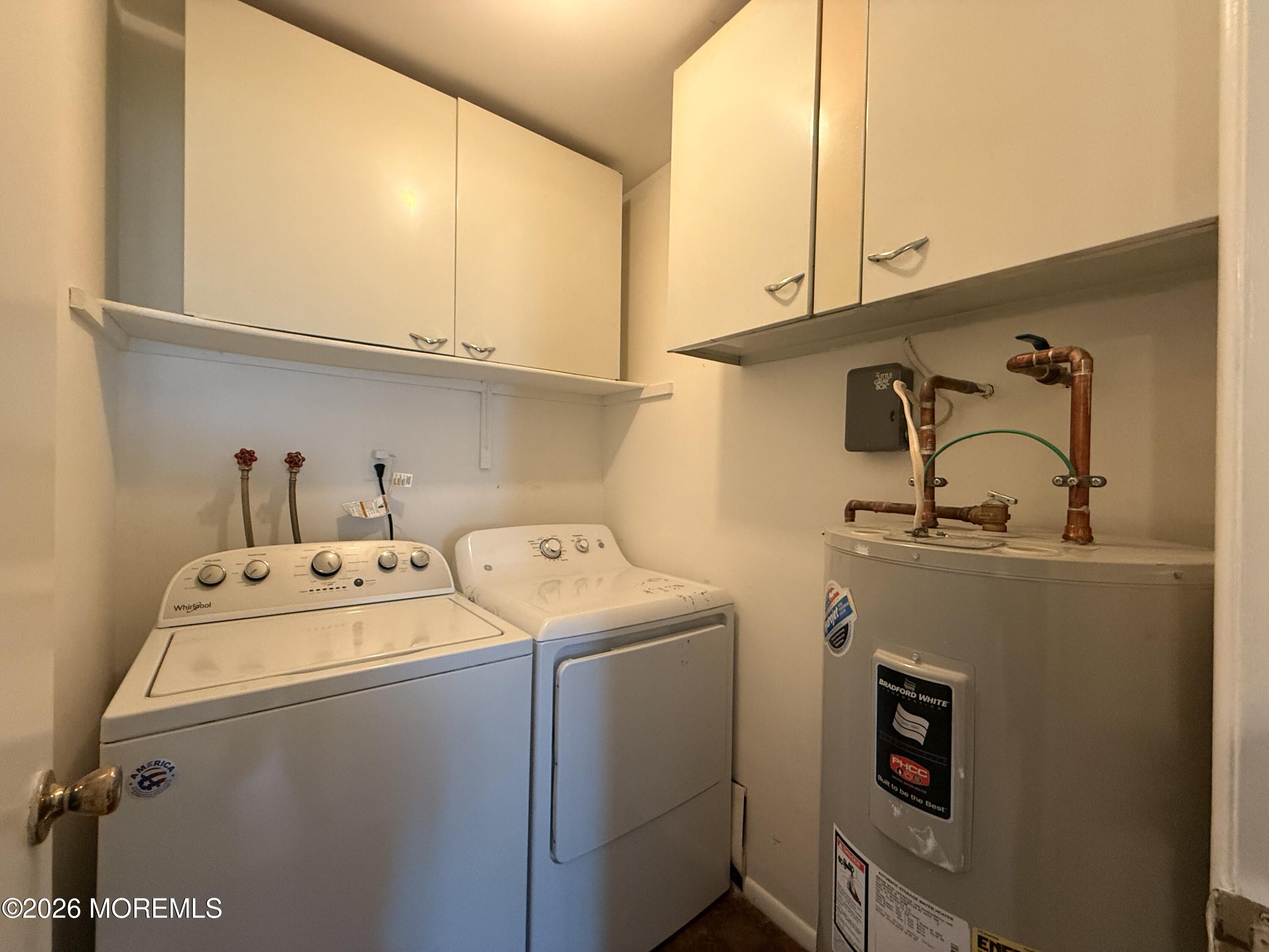 79 Overlook Way, Unit D Manalapan, NJ 07726 - Photo 11 of 13 a utility room with dryer and washer