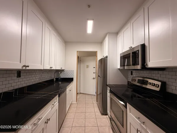 $2,150 | 79 Overlook Way, Unit D, Manalapan, NJ 07726