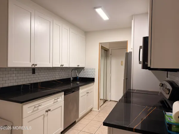$2,150 | 79 Overlook Way, Unit D, Manalapan, NJ 07726