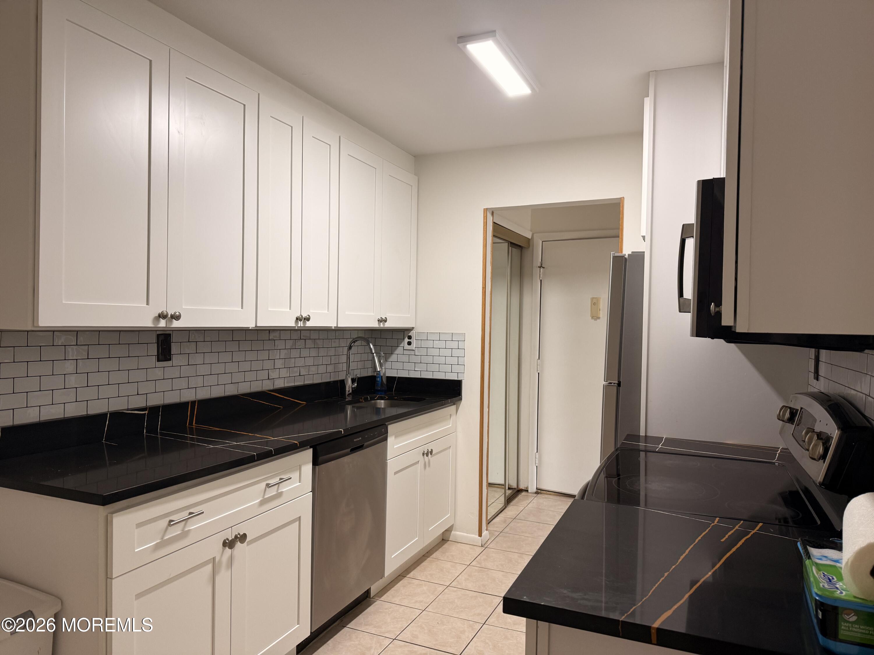 79 Overlook Way, Unit D Manalapan, NJ 07726 - Photo 3 of 13 a kitchen with a sink and cabinets