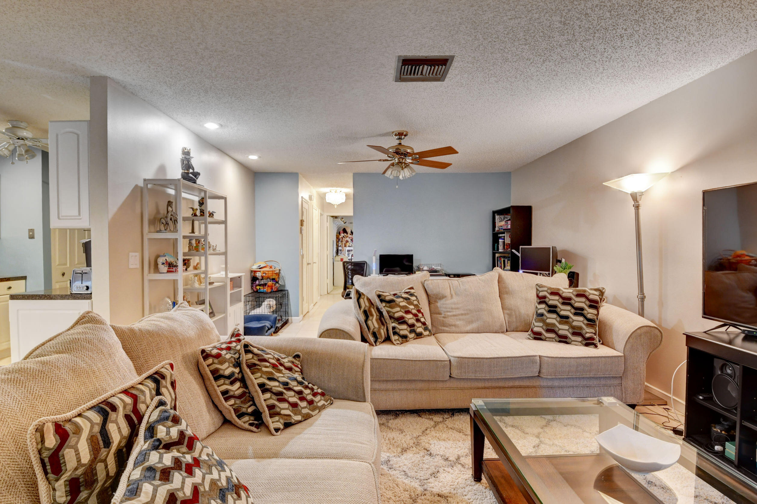 5741 Wanda Lane Delray Beach, FL 33484 - Photo 3 of 26 11_dsc_10001 (1078)_79)_80)_81)_82)