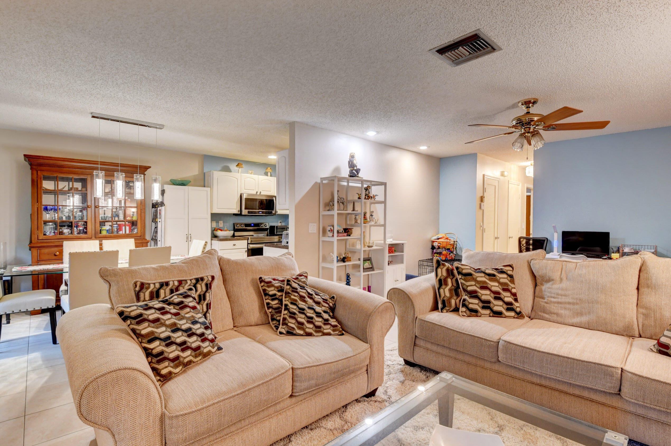 5741 Wanda Lane Delray Beach, FL 33484 - Photo 4 of 26 13_dsc_10001 (1088)_89)_90)_91)_92)