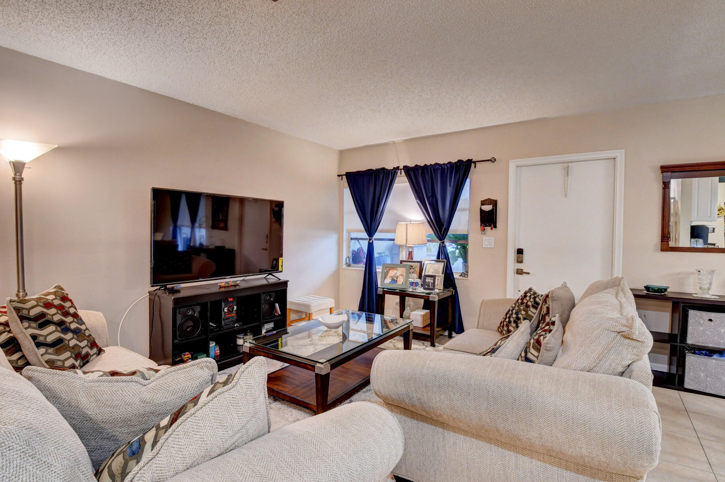5741 Wanda Lane Delray Beach, FL 33484 - Photo 5 of 26 14_dsc_10001 (1093)_4)_5)_6)_7)