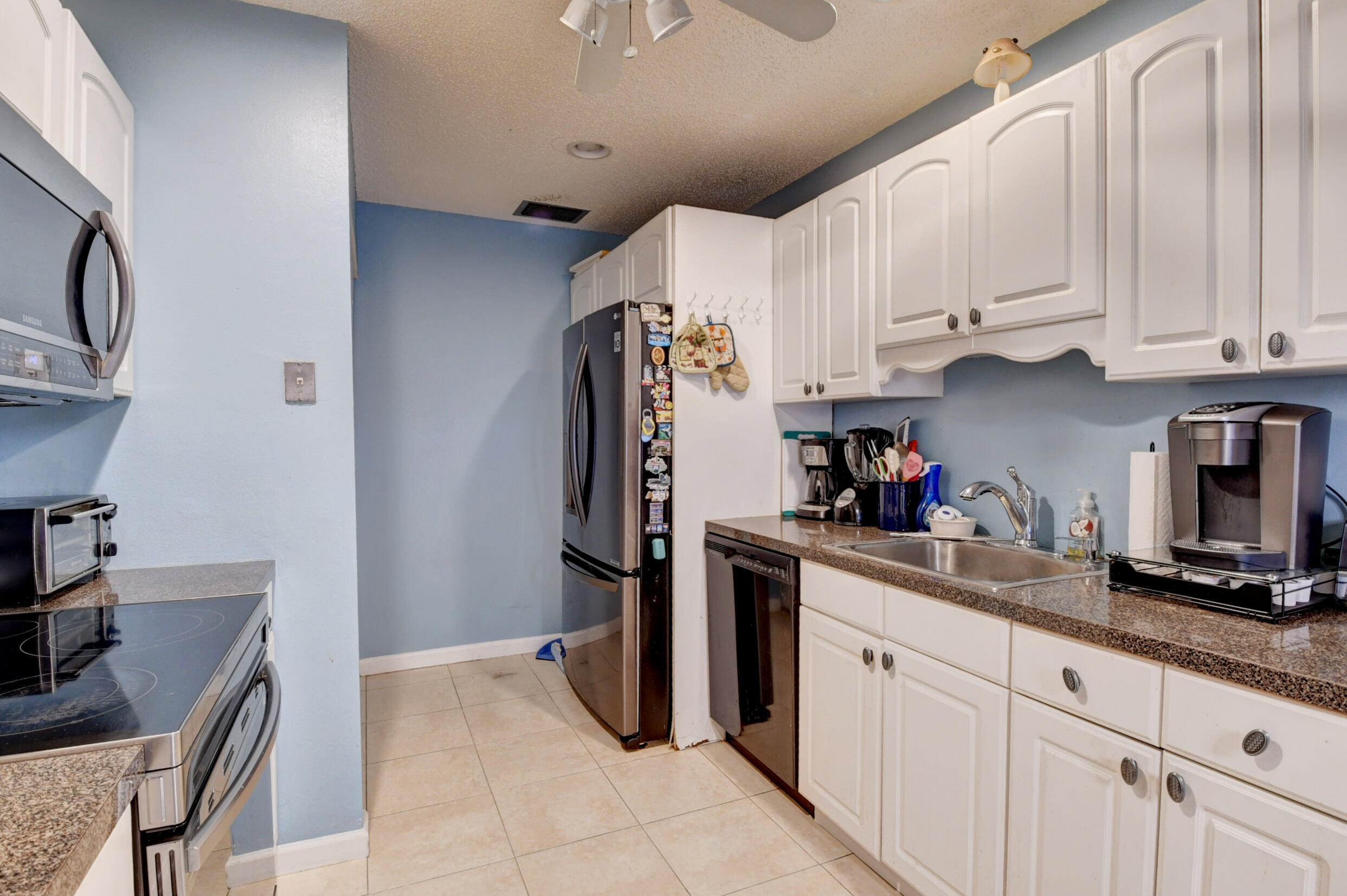 5741 Wanda Lane Delray Beach, FL 33484 - Photo 9 of 26 19_dsc_10001 (1118)_19)_20)_21)_22)