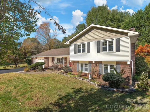 $559,000 | 142 Twin Lakes Drive, Candler, NC 28715