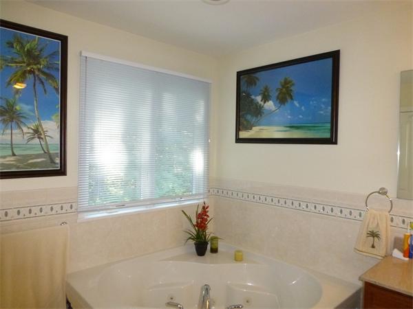 218 Rangeway Road, Unit 274 Billerica, MA 01862 - Photo 16 of 27 a bathroom with a tub