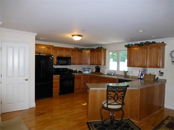 218 Rangeway Road, Unit 274 Billerica, MA 01862 - Photo 6 of 27 a kitchen with a refrigerator and a sink